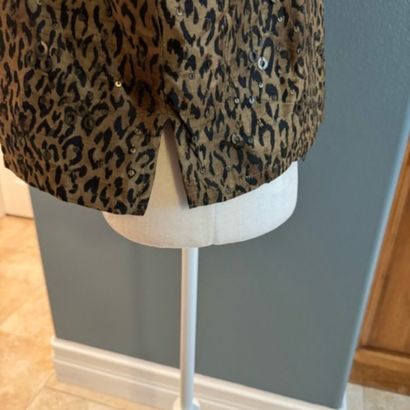 Chico's Sz 1 Women's Lightweight blazer. Animal Print. Silk/polyester - Picture 5 of 9